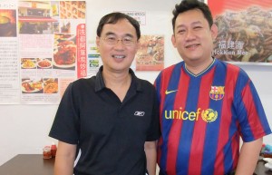 Kenny n Simon(how can a Spurs fan wear Barcelona?)