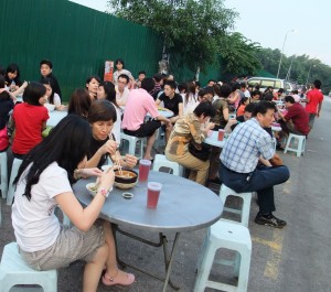 eating in the open air by the street