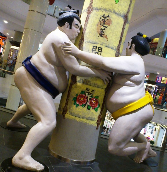 sumo wrestlers in Terminal 21