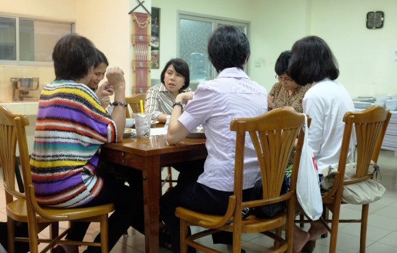 DSCF4394 Even meal time was part of forum time