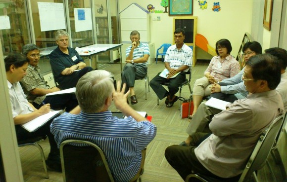DSC_0879 Dr Perry Shaw facilitating afternoon discussion of issues with other Asian seminary leaders
