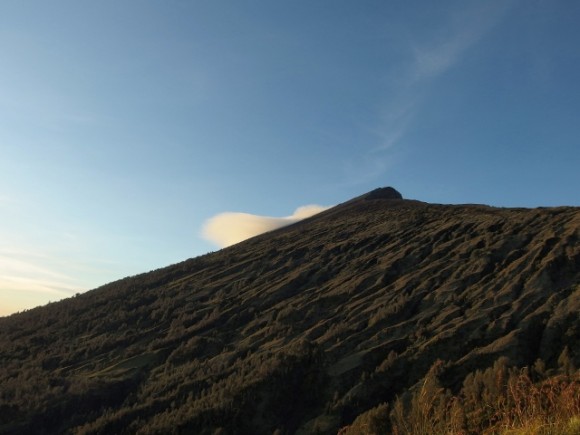 Mt Rinjani (3,726m) is second highest active volcano in Indonesia