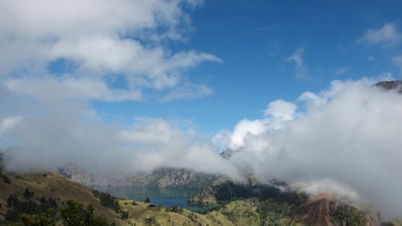 Covering the lake in cottonwool