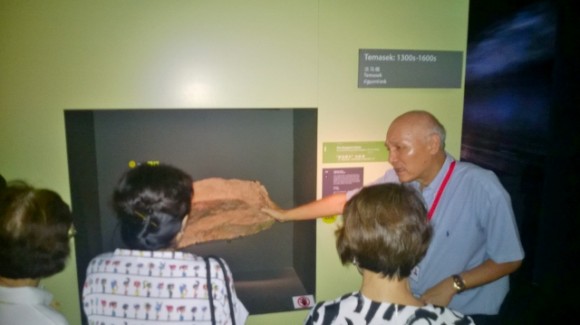 WP_20140606_004 (640x359) Nick talking about the Malay annals