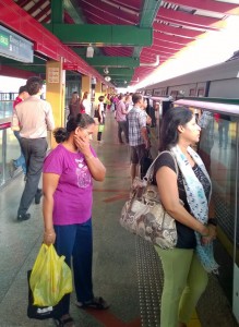 At the Chinese Garden MRT before peak hours