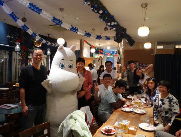 DSC02514 With mooimin the hippo having dessert