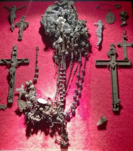 WP_20141121_016 (566x640) Melted cross, the church endures