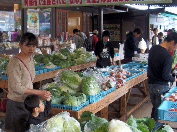 Dry market with a few food stores