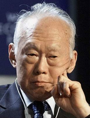 leekuanyew-listening Lee Kuan Yew (1923-2015)