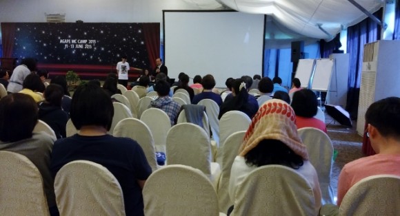 20150613_104205 (640x347) Rev Vincent doing holy communion at the last session