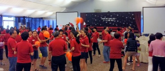 Ice breakers that got Chinese and English congregations to mingle and play