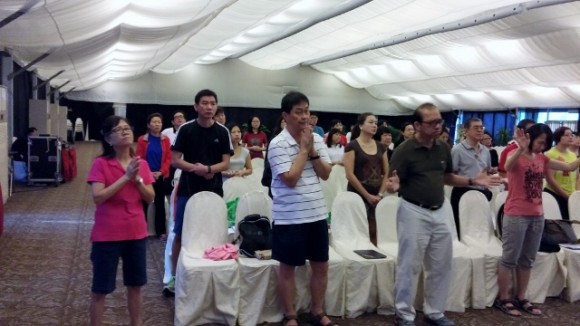 IMG_20150612_120926 (640x360) Singing to the Lord before the talks and practice sessions