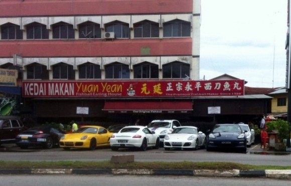 IMG_20150614_205916 (640x410) Singapore plated Porches parked in front of the shop makes for good advertisement
