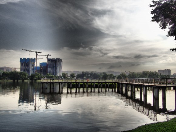 A quiet evening at the Jurong Lake promenade