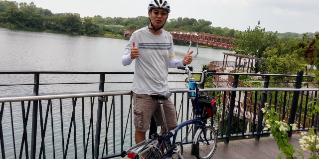 The reddish brown Halus Bridge in the background.
