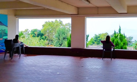 A nice sheltered meditation spot facing the courtyard and sea view.