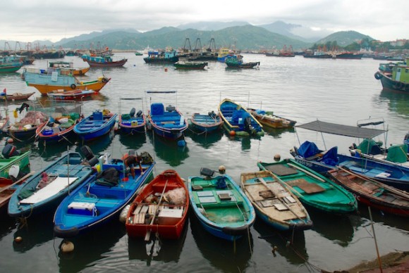 Cheung Chau is a fishing village so its full of fishing boats in the harbour.