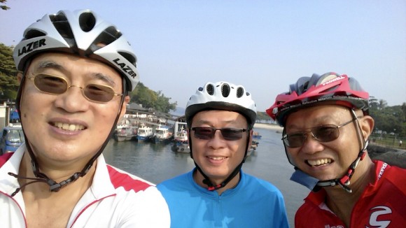 A wife at the famous old Changi bridge