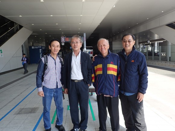 Roger, Simon, Tan and me: the men in the group waiting for the bus to the city