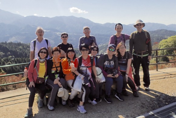 Now the real hike begins. One final pose with mountain range in the background.