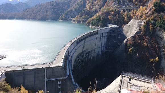 Stunning view of dam from the deck. (Credits: Judith)