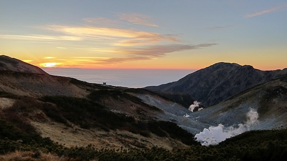 The views were awesome around the volcanic crater lake at Murodo plateau