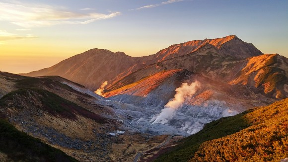 The sunlight paints and repaints the slopes as time flew