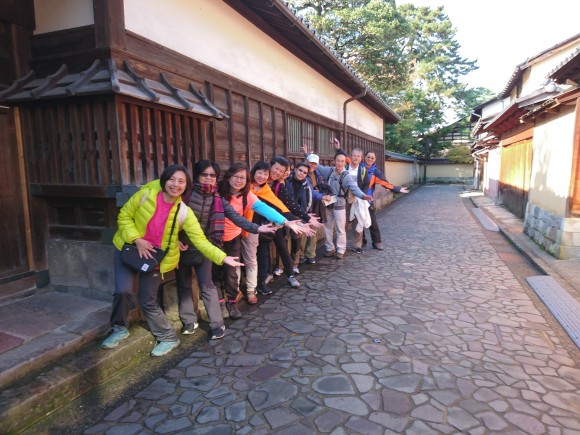 Singaporeans along a street with samurai houses (Credits: Judith)